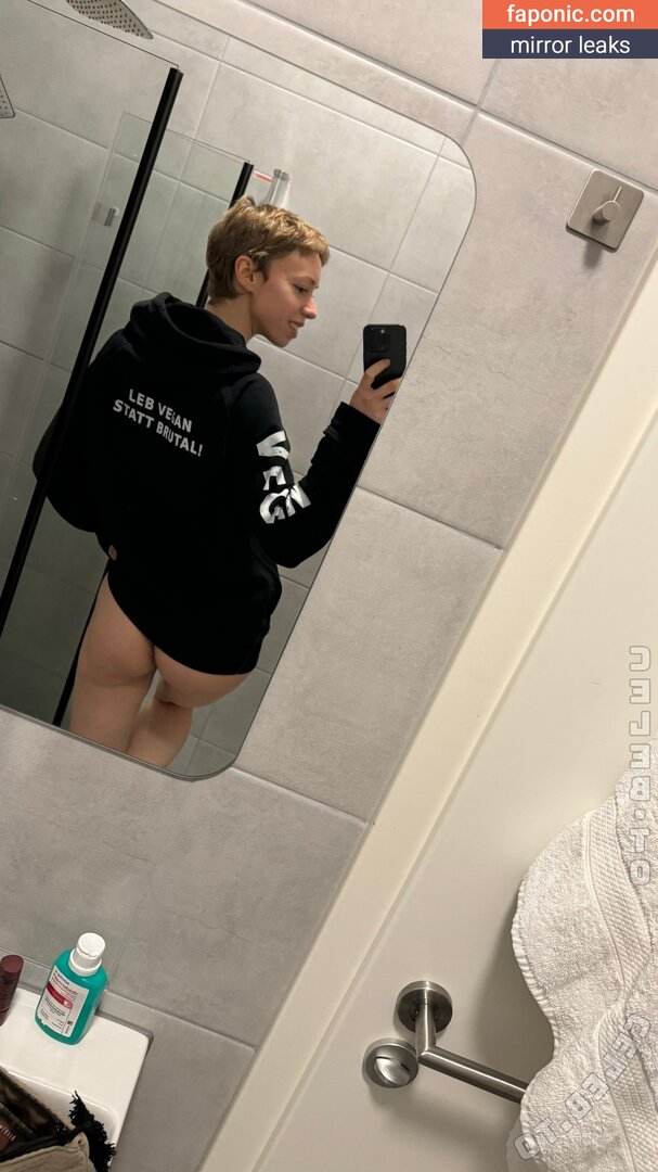 Die Militante Veganerin, Die Wilde Veganerin, diewildeveganerin Scurgeri de nuduri OnlyFans Fotografie #181